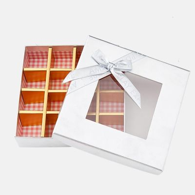 Caja de bombones con ventana cuadrada
